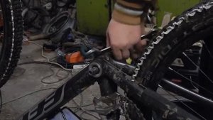 Замена каретки на велосипеде, как снять шатуны, как снять каретку SR Suntour