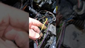 Ремонт проводки на автомобиле, сопровождается разной степени сложностями.