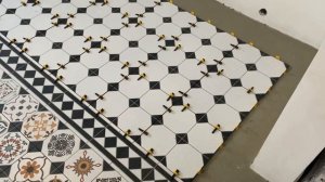 Укладка плитки на пол. Кухня.