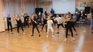 Саша Шарнина. Современные дети, репетиция танца