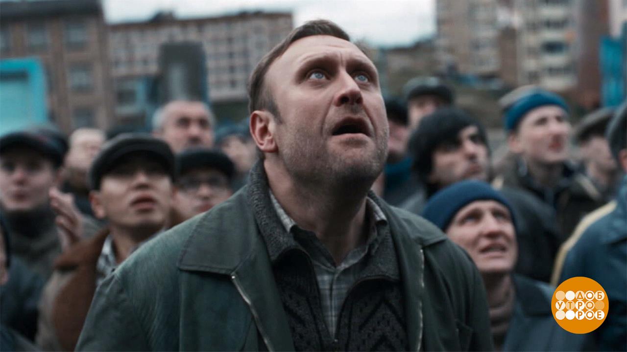 Москва в начале нулевых. События нулевых. Россия 90-х. Беспорядки 2002 года в москве манежная площадь. Дискотека в стиле 2000-х.