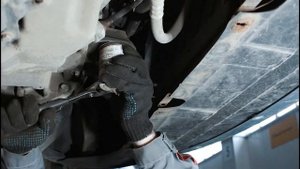 Замена масла и масляного фильтра (масляный сервис) в двигателе автомобиля Ford Focus 2 1,8