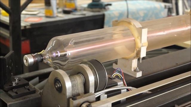 Резка фанеры лазером по изображению на ПВХ пленке. Фанера 8 мм. Лазер CO₂ Reci 180W смотреть онлайн