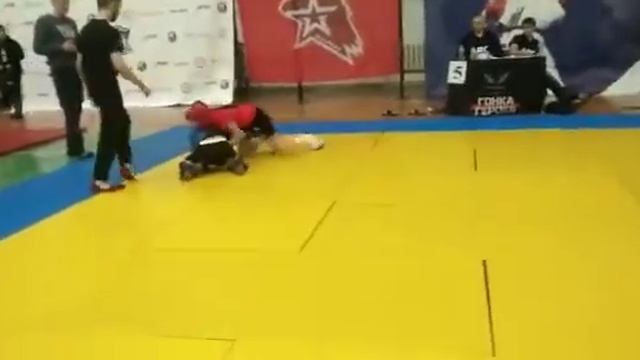 Андрей на  межрегиональном кубке по АРБ (Пос. Калининец. Моск. Обл.) В красной экипировке. смотреть онлайн