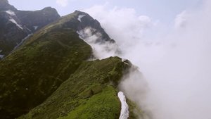 горы с облаками