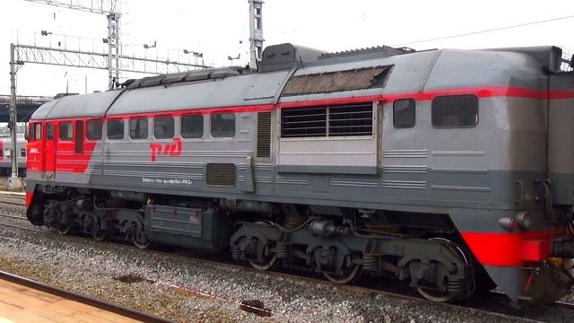 "Круглобуферная Машка из Волховстроя в Москве!" Тепловоз 2М62-0430 с хозяйственным поездом смотреть онлайн