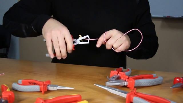 Диэлектрические шарнирно губцевые инструменты KBT смотреть онлайн