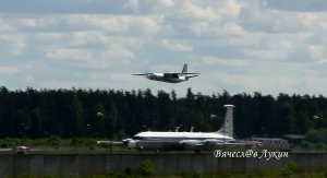 Облётчику РТО Ан-26 приходится маневрировать при интенсивном трафике!!!