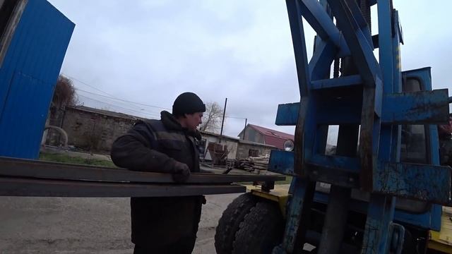 Грузим 8-метровый швеллер в реф смотреть онлайн
