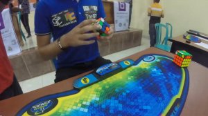 Новый мировой рекорд по сборке кубика Рубика