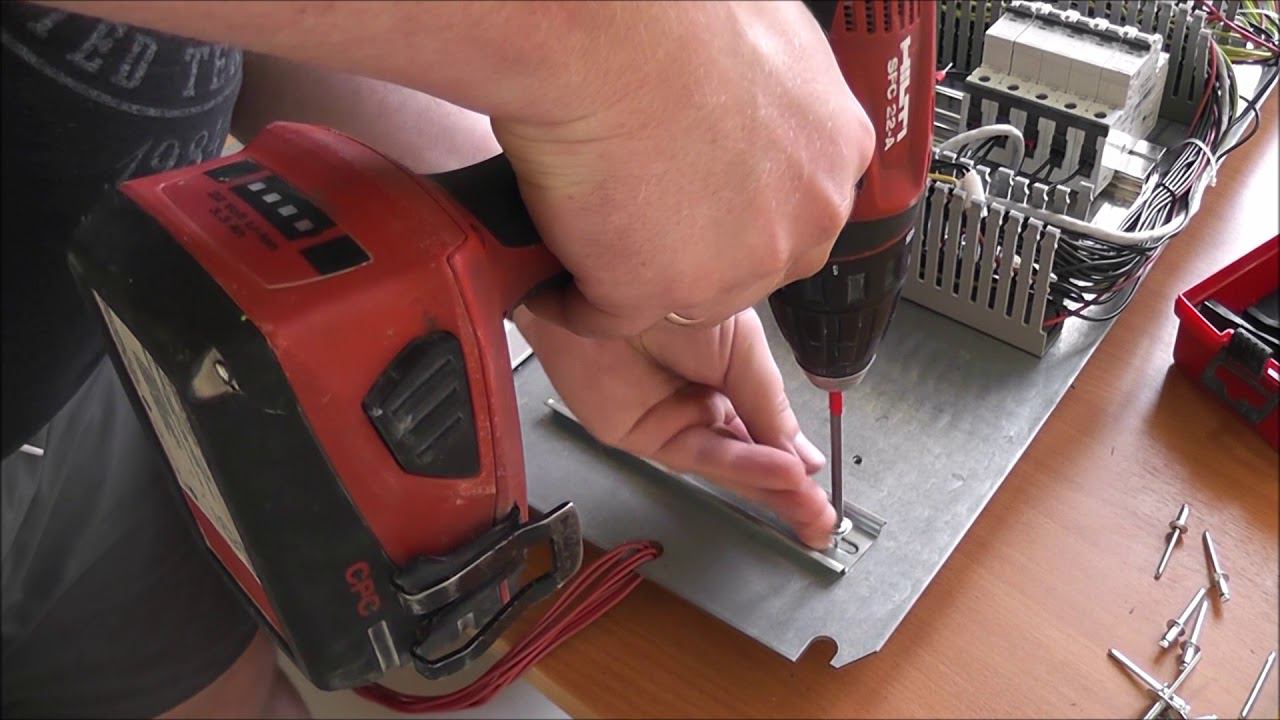 Электромонтаж. Способы крепления оборудования к монтажным панелям, при сборке шкафов. смотреть онлайн