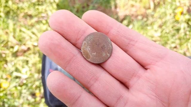 КОПАЕМ МОНЕТЫ ВОЗЛЕ СТАРОЙ ДЕРЕВНИ НА ПОЛЕ! смотреть онлайн