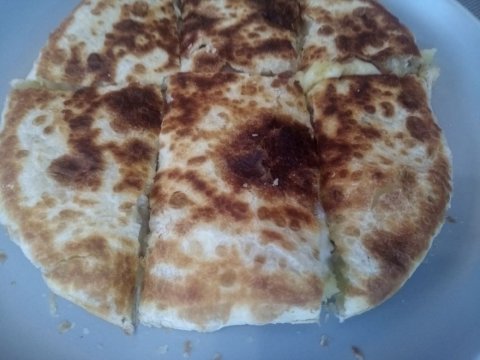 Картофельная лепёшка с сыром моцарелла.