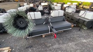 Коммунальная дорожная щетка с бункером на экскаватор погрузчик