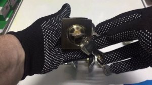 Завертка сантехническая с ключом