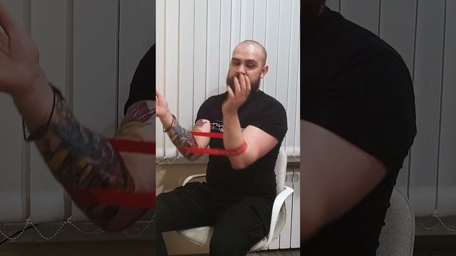 Упражнения для спины с фитнес-резинкой Tunturi смотреть онлайн