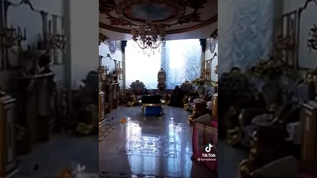 оперативные кадры дома с золотым унитазом главного инспектора ГИБДД Ставропольского края смотреть онлайн