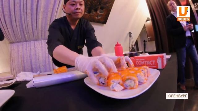 Ведущий Андрей Лукин ведет презентацию нового меню в ресторане "Трефоль" смотреть онлайн