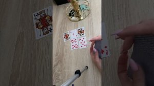 Что у него с соперницей. Любовный треугольник. Расклад на игральных картах