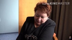 Одеваем колготки девАчки!