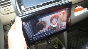 как полностью убрать фон от зарядки планшета или телефона на магнитоле через вход аукс