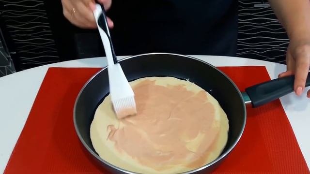 Вливаю тесто на сковороду и готовлю вкусный ужин за 5 минут без выпечки и без духовки! Это просто!