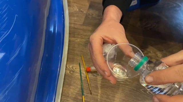 Ремонт лодки из стекловолокна. Лодку купили а лёд замёрз.