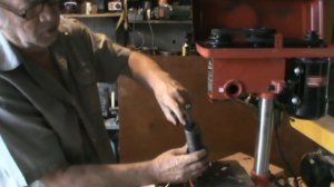 Полуавтоматическая централизованная смазка пиноли сверлильного станка