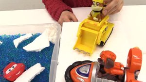 Видео с игрушками из мультфильма - Щенячий патруль помогает Маквину