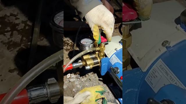 Яркий луч LH 500 в работе. Опрессовка системы отопления.