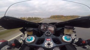 Aprilia RSV 1000R Acceleration