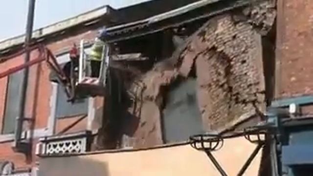 Как разрушить целый дом с одного удара