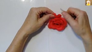ПОДАРОК МАМЕ СВОИМИ РУКАМИ. поделки ИЗ ГОФРИРОВАННОЙ БУМАГИ и КОНФЕТ.на День МАТЕРИ.ЦВЕТЫ БУМАГИ DI