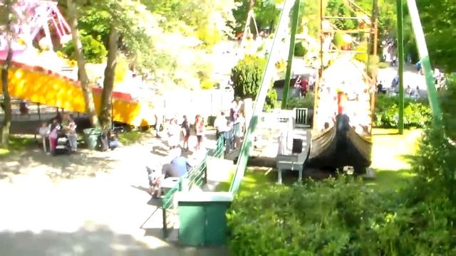 С НАМИ НА КАРУСЕЛИ смотреть онлайн