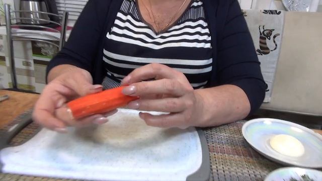 Это вам точно понравится. Рулетики из крабовых палочек - быстрая закуска. смотреть онлайн