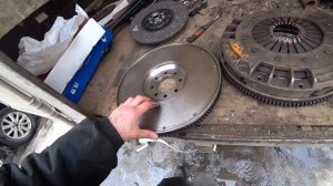 Признаками кривого маховика, трескается диск сцепления на грузовике. Мерседес 1317, 814