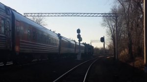 2ТЭ10УТ-0028 с поездом Москва-Кишинёв подъезжает к станции Тирасполь.