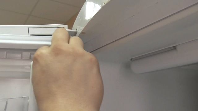 Замена уплотнительной резинки на холодильнике Indesit, Ariston