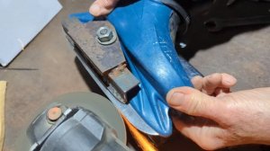 Как дома наточить коньки. "Болгарка" и станина из подручных инструментов