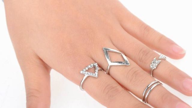 Все не просто так! Что означает носить кольца на пальцах? смотреть онлайн