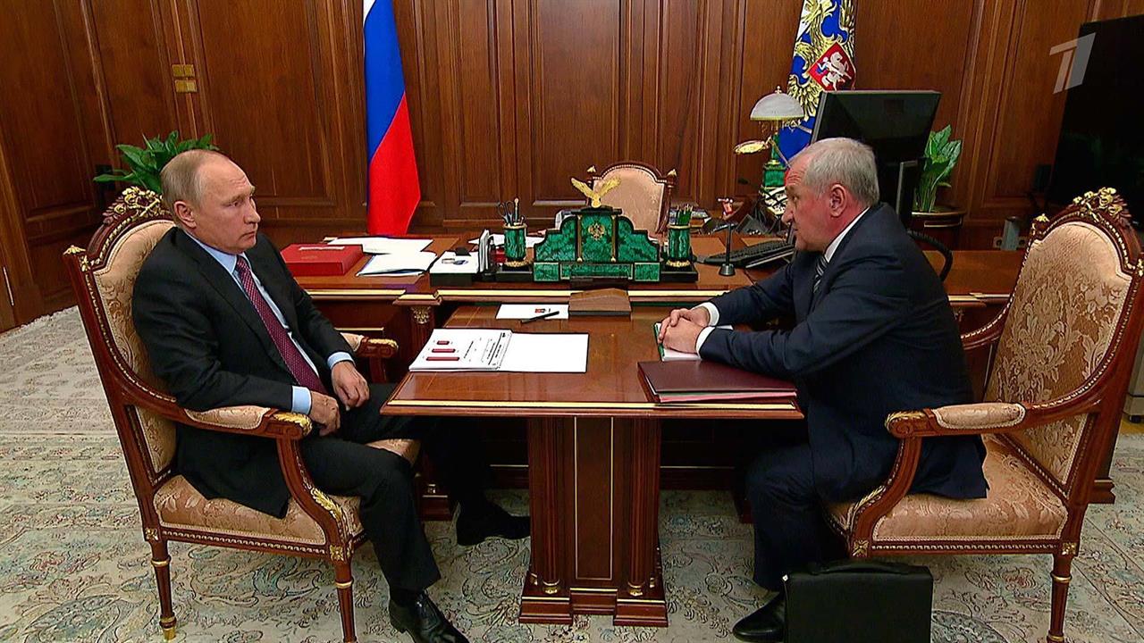 Модернизацию Федеральной таможенной службы Владими...обсудил с ее руководителем Владимиром Булавиным