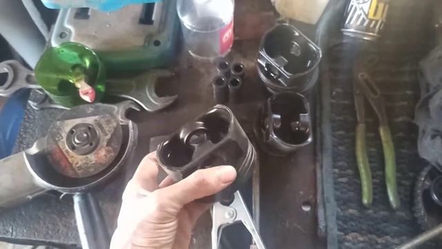 Замена поршней Audi 100c4 2.0 AAD 2 часть смотреть онлайн