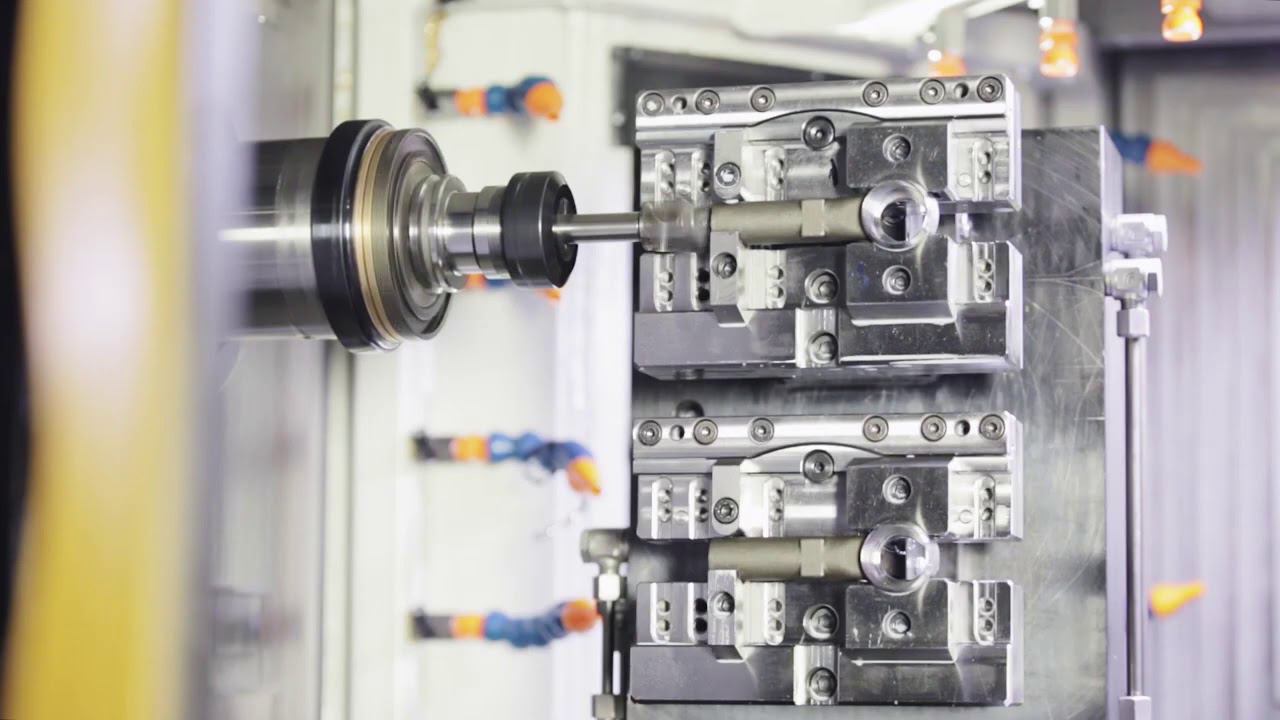 Фрезерование + Токарная обработка стальных автомобильных рулевых тяг с 3 шпиндельным Portacenter смотреть онлайн