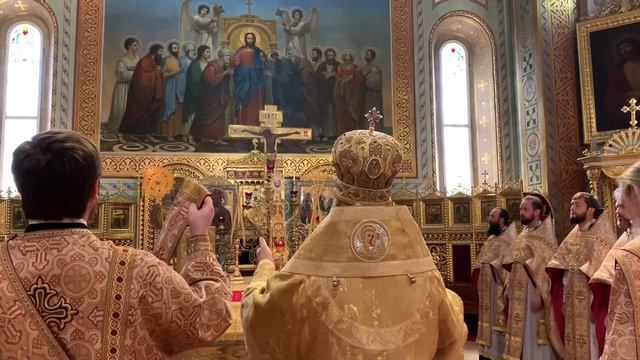 Воскресная Литургия в Успенском соборе смотреть онлайн