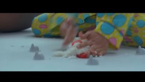 Его заперли в комнате с тысячей кнопок, каждая из которых создает случайный предмет