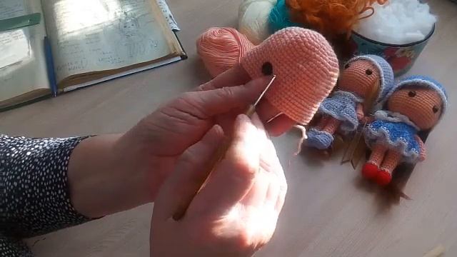 Давайте свяжем куколку! Игрушка крючком, МК часть 1 - голова.