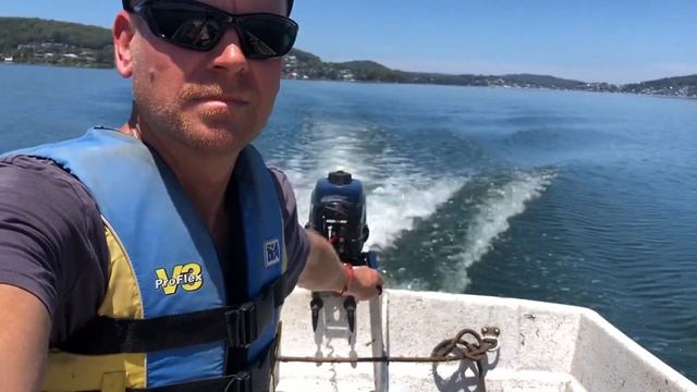 Mercury 3.5hp four stoke vs 3.3hp two stoke comparison. смотреть онлайн