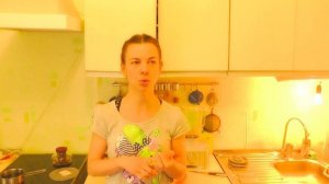 Черничный ежедневный утренний смузи с финиками, кунжутом и зелёной гречкой. Рецепт видео.