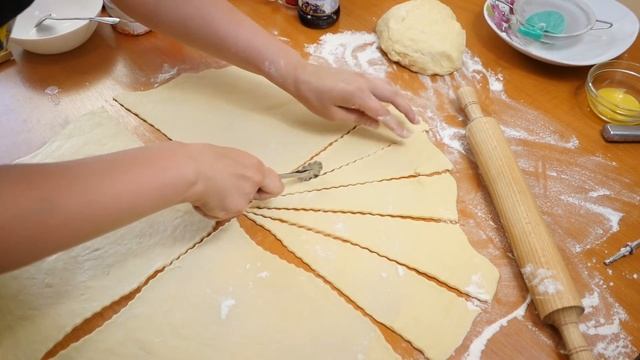 РОГАЛИКИ С ПОВИДЛОМ - простой рецепт за 3 минуты
