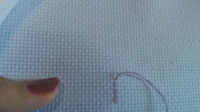 Крепление нитки с изнанки в начале вышивки, первый способ смотреть онлайн
